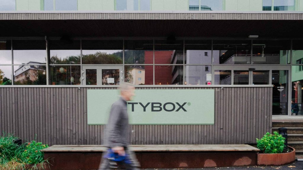 Person walking past Citybox Danmarksplass facade